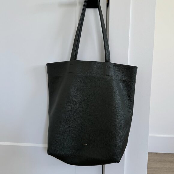Cuyana Tall Easy Tote - Picture 4 of 5